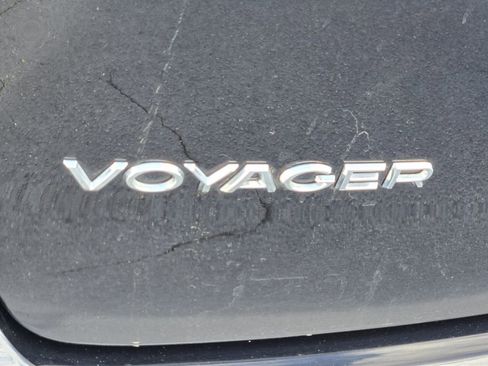 Used 2024 Chrysler Voyager LX FWD image 10