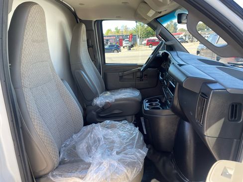 Used 2020 Chevrolet Express 3500 w/ Power Convenience Package image 15