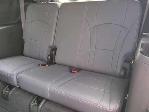 Used 2023 Buick Enclave Essence image 33