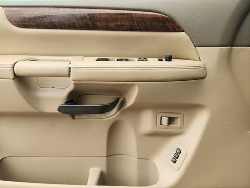 Used 2014 Nissan Armada Platinum w/ 2nd Row Captain Seat Package AWD/4WD image 26