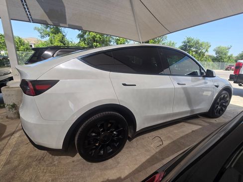 Used 2023 Tesla Model Y Long Range AWD/4WD image 9