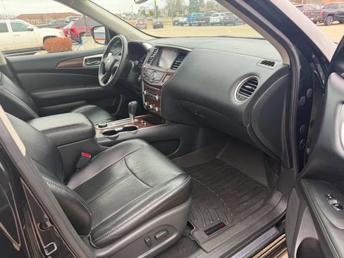 Used 2017 Nissan Pathfinder Platinum w/ Family Entertainment Package image 17