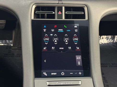 Used 2022 Porsche Taycan image 31