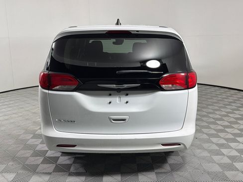 Used 2023 Chrysler Voyager LX FWD image 6