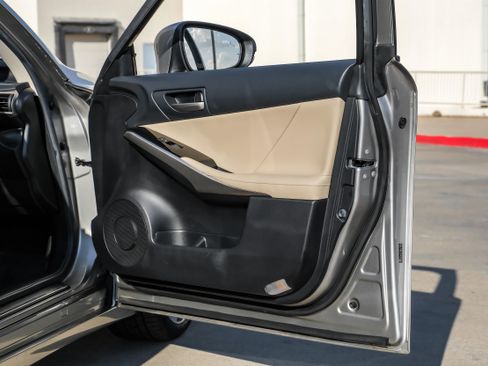 Used 2019 Lexus IS 350 image 45