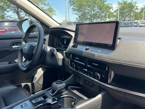 Used 2026 Nissan Rogue SL FWD image 33
