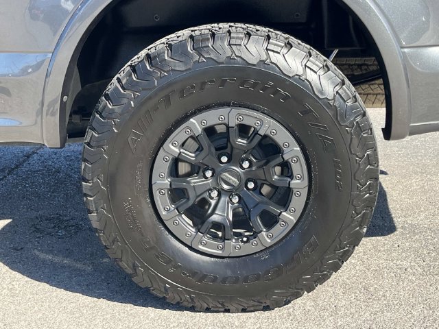 Used 2019 Ford F150 Lariat w/ Equipment Group 502A Luxury AWD/4WD image 11