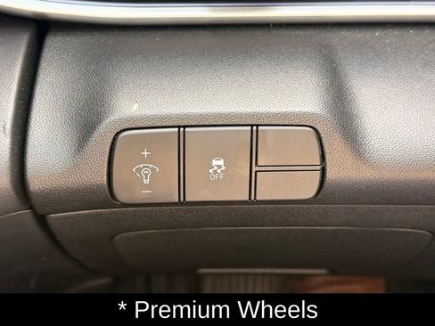 Certified 2025 Hyundai Elantra SEL FWD image 28
