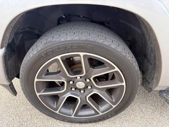 Used 2019 RAM 1500 Laramie AWD/4WD image 8