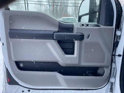 Used 2022 Ford F250 XL w/ Power Equipment Group image 9