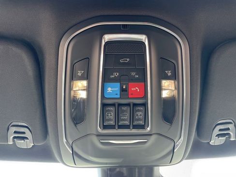 Used 2023 Jeep Wagoneer 4WD w/ Premium Group I image 26