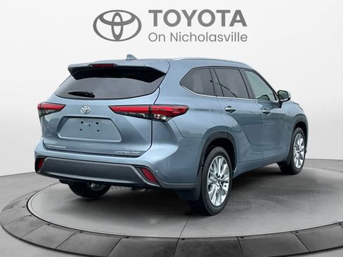 Used 2022 Toyota Highlander Limited AWD/4WD image 6