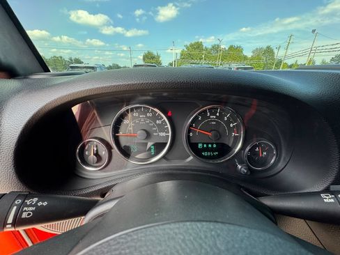 Used 2015 Jeep Wrangler Unlimited Sport w/ Quick Order Package 24S AWD/4WD image 24