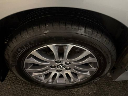 Used 2019 Toyota Sienna XLE w/ XLE Navigation Package image 16