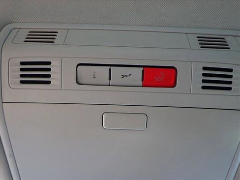 Used 2016 Volkswagen Golf S image 21