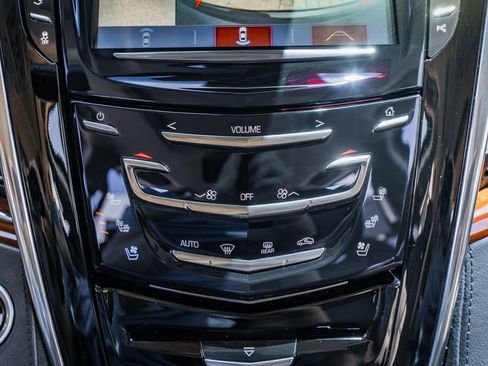 Used 2018 Cadillac Escalade Luxury AWD/4WD image 29