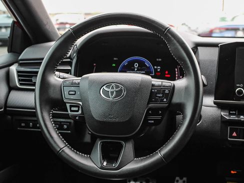 Used 2025 Toyota Camry SE w/ Convenience Package FWD image 15