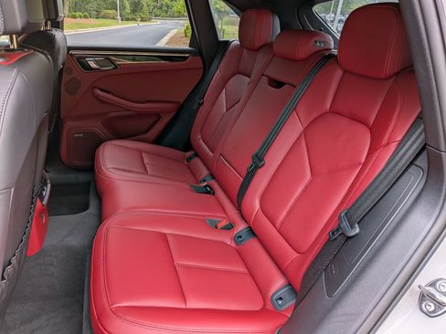 Certified 2025 Porsche Macan S AWD/4WD image 25