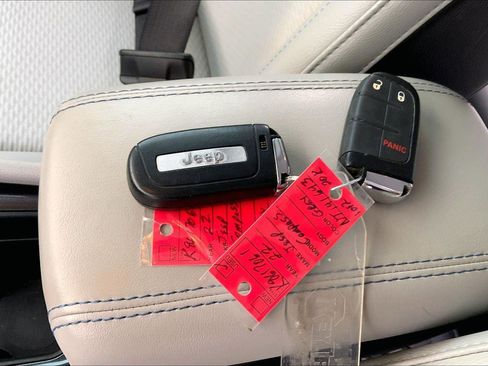 Used 2022 Jeep Compass Latitude image 12