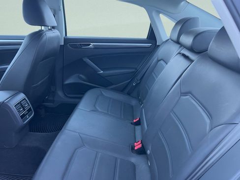 Used 2017 Volkswagen Passat 1.8T SE image 16