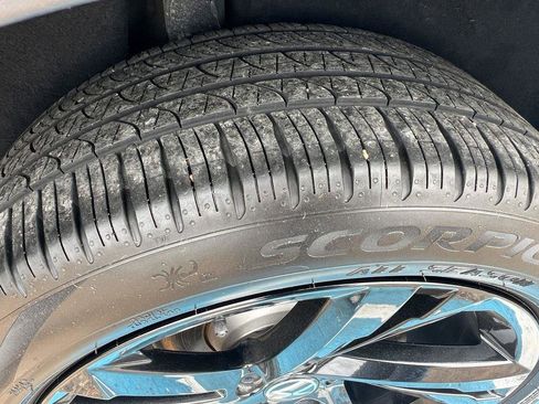 Used 2024 Volkswagen Tiguan SE R-Line image 8