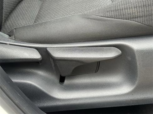 Used 2018 Toyota C-HR XLE image 27