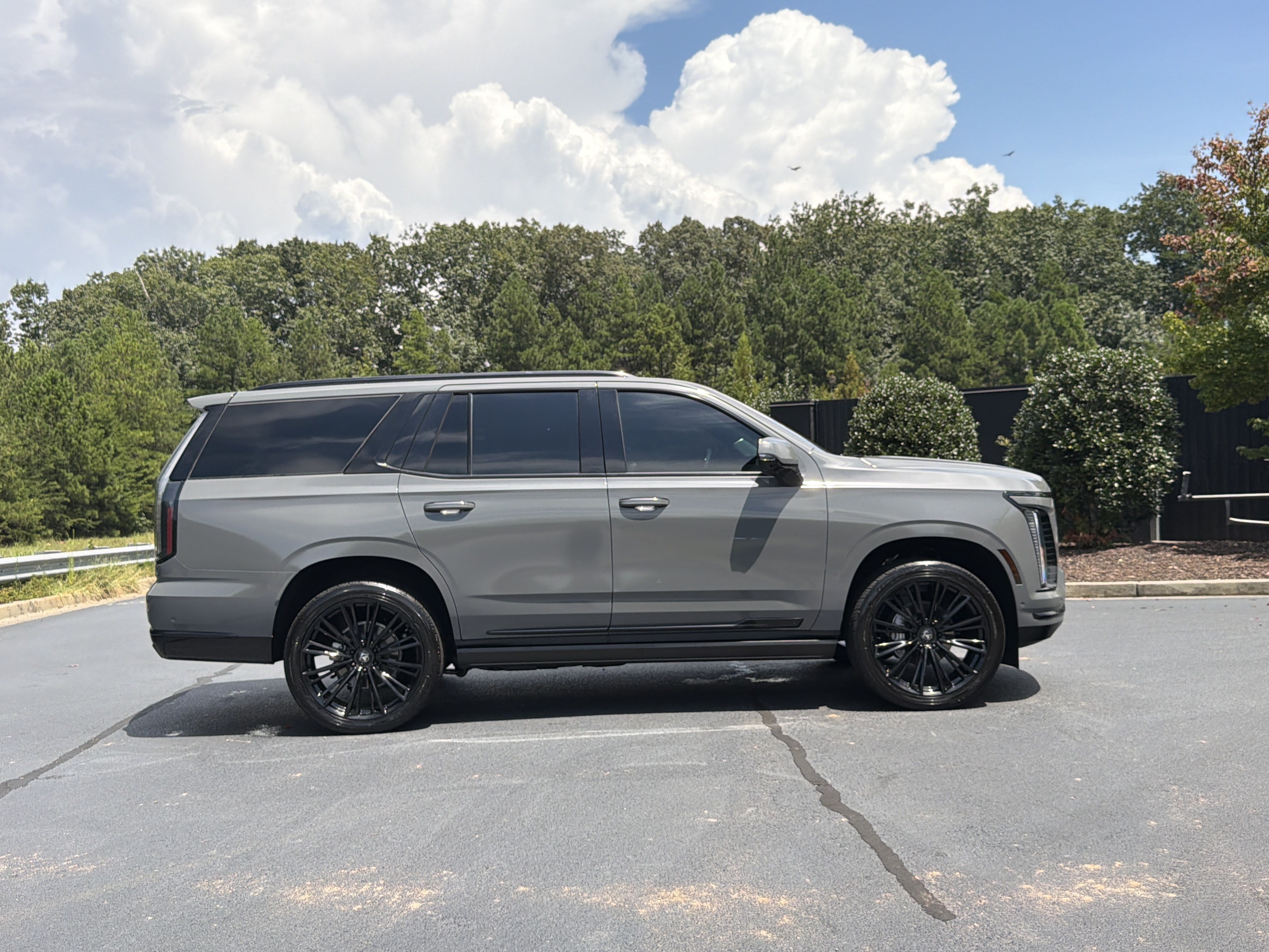 Used 2026 Cadillac Escalade Platinum Sport w/ LPO, Floor Liner Package AWD/4WD image 5
