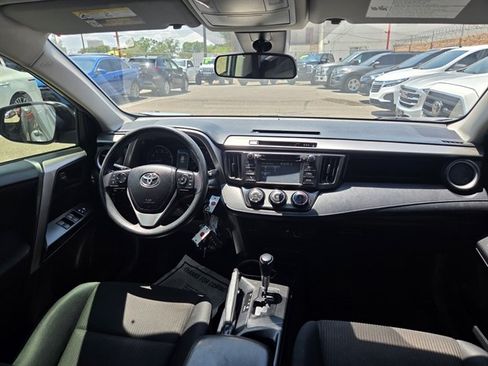 Used 2018 Toyota RAV4 LE FWD image 5