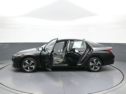 Used 2023 Hyundai Elantra SEL w/ Convenience Package image 42