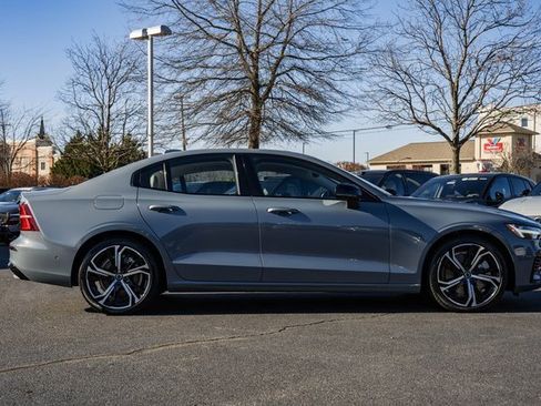 Used 2023 Volvo S60 T8 Plus image 3