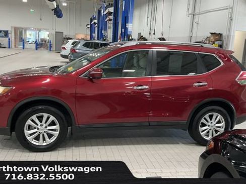 Used 2015 Nissan Rogue SV w/ SV Premium Package FWD image 2