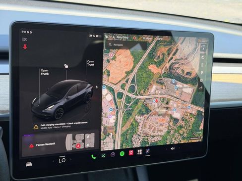 Used 2024 Tesla Model Y Long Range AWD/4WD image 3