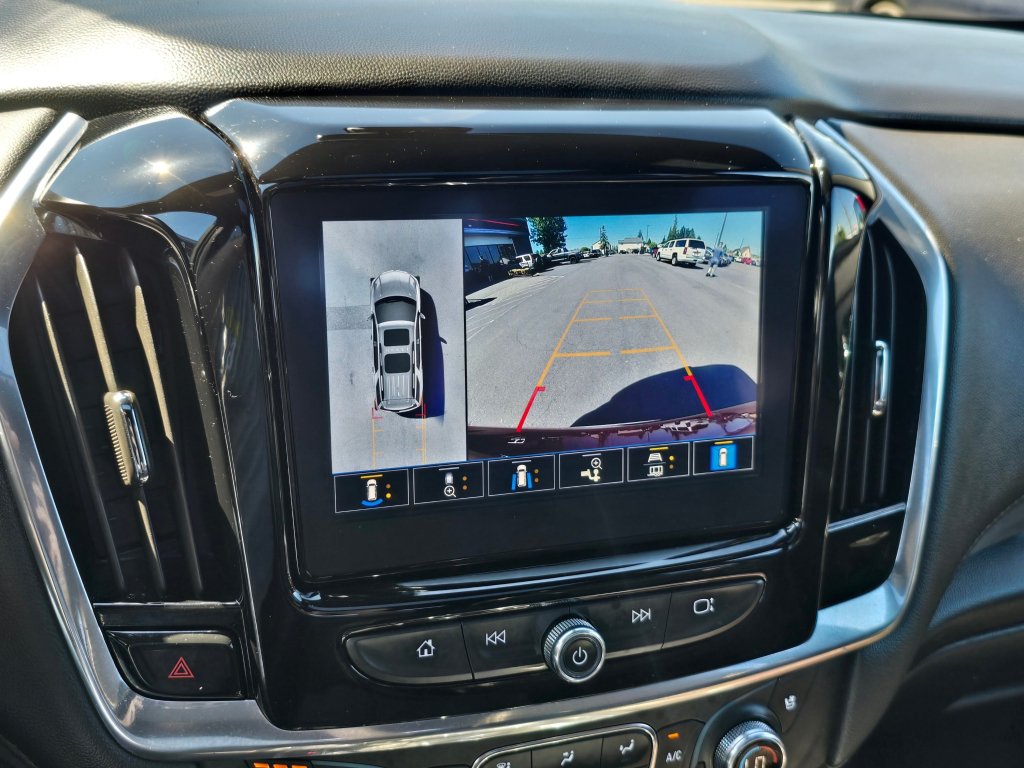 Used 2023 Chevrolet Traverse High Country w/ LPO, 'HIT The Road' Package AWD/4WD image 10