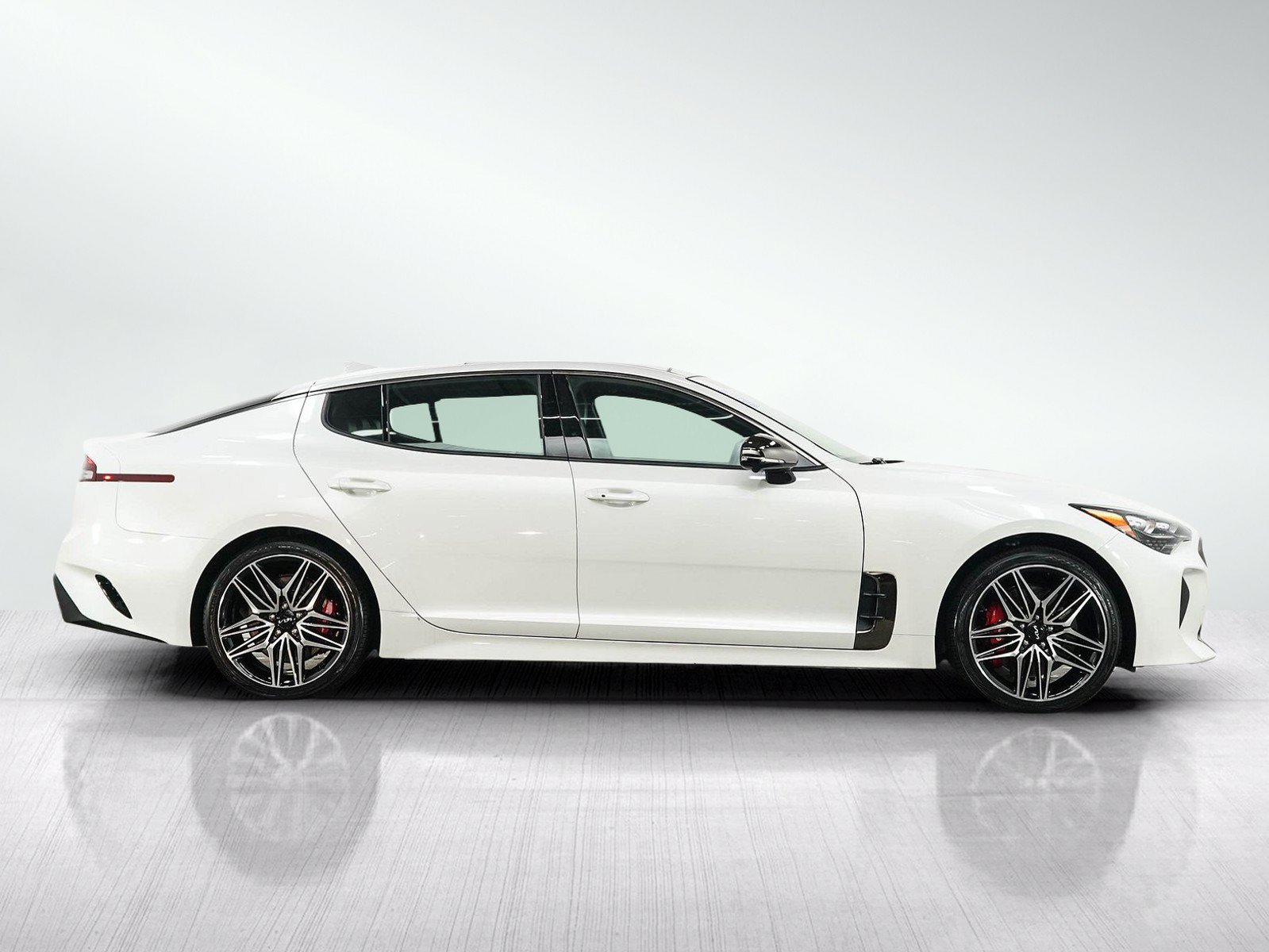Used 2022 Kia Stinger GT2 AWD/4WD image 6