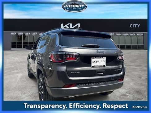 Used 2023 Jeep Compass Limited AWD/4WD image 5