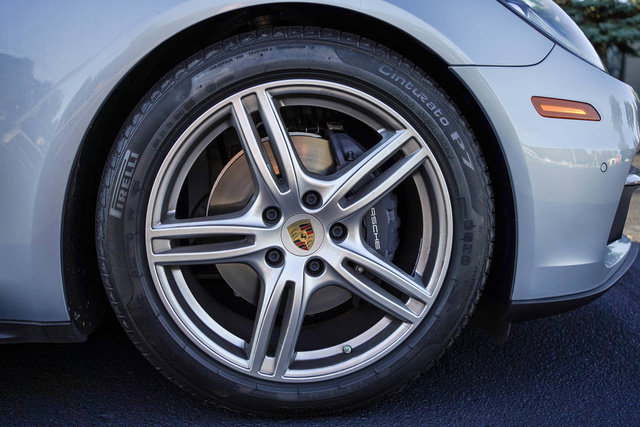 Used 2020 Porsche Panamera RWD image 59