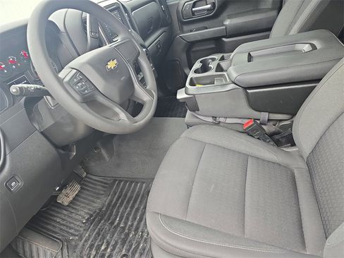 Used 2024 Chevrolet Silverado 2500 Custom w/ Custom Value Package image 16