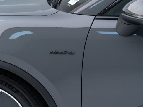 New 2026 Porsche Macan 4 Electric image 13