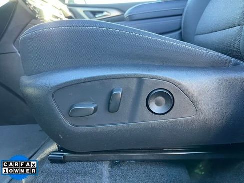 Used 2025 Chevrolet Traverse LT image 20