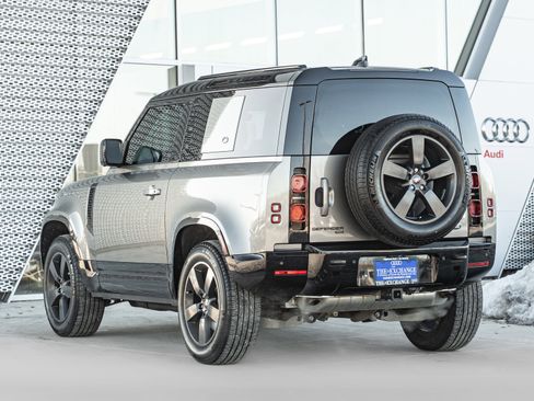 Used 2023 Land Rover Defender 90 X-Dynamic SE image 5