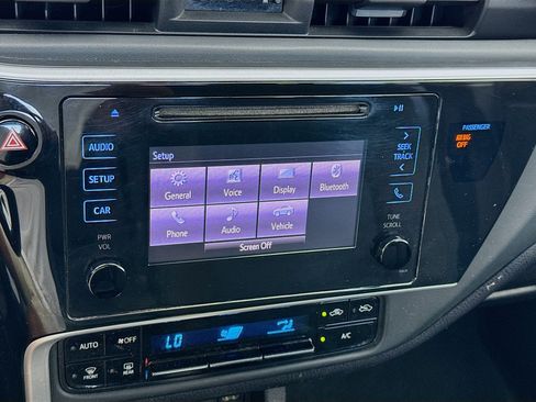Used 2019 Toyota Corolla LE w/ Carpet Mat Package (TMS) FWD image 11