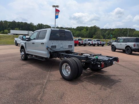 New 2026 Ford F350 4x4 Crew Cab DRW Super Duty image 6