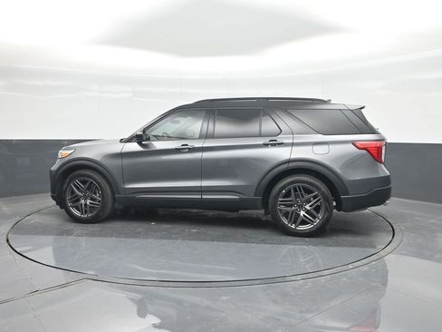 Certified 2024 Ford Explorer XLT w/ Equipment Group 202A RWD image 27