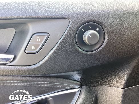 Used 2017 Chevrolet Cruze Premier FWD image 19