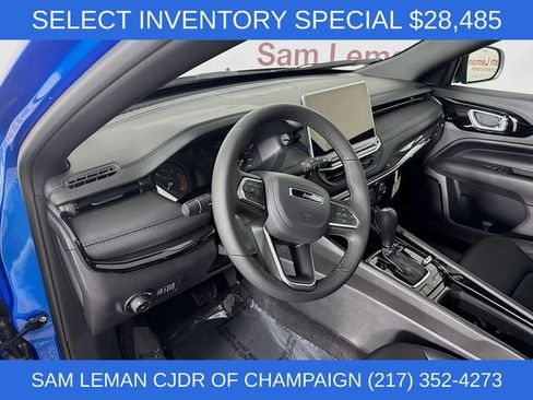 New 2026 Jeep Compass Latitude image 9