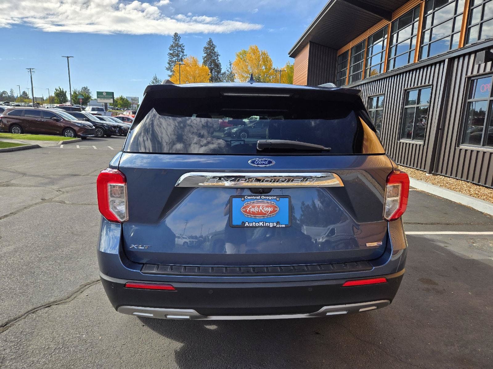 Used 2020 Ford Explorer XLT w/ Equipment Group 202A AWD/4WD image 4
