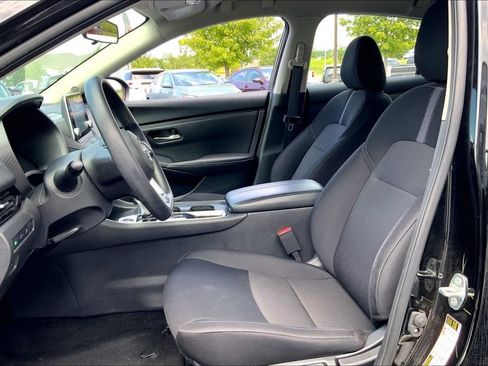 Used 2024 Nissan Sentra SV FWD image 9