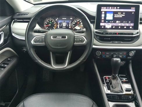 Used 2022 Jeep Compass Limited image 15
