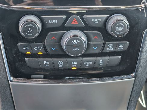 Used 2021 Jeep Grand Cherokee Laredo X AWD/4WD image 28