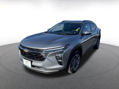 Used 2025 Chevrolet Trax LT image 7